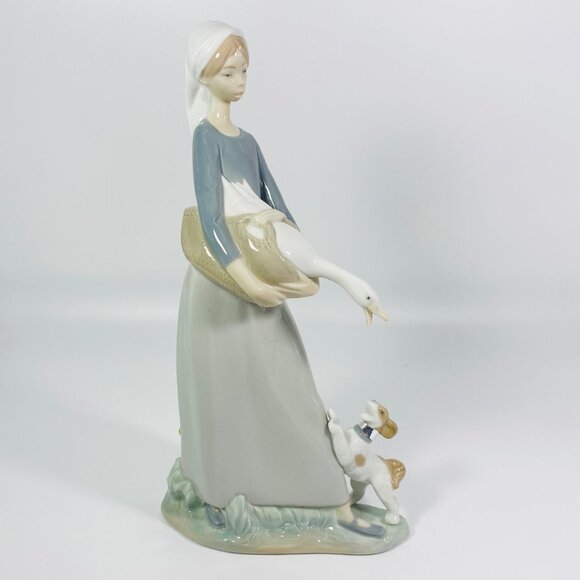 Retired Lladro Girl With Goose And Dog Figurine 4866 10.5” Tall Mint with Box - Picture 2 of 9